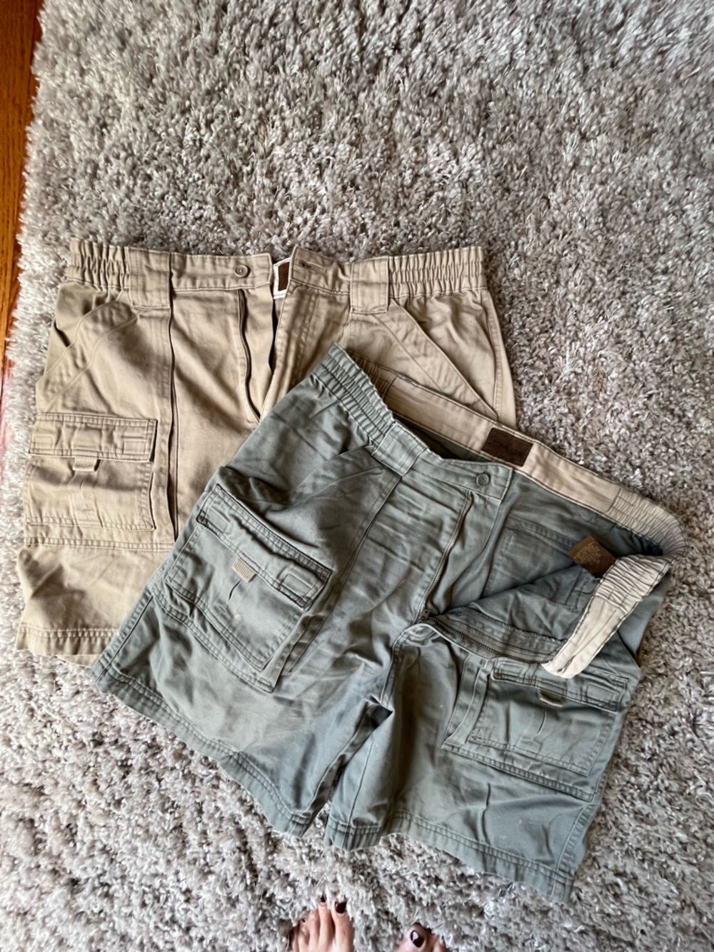 2 pairs ST JOHNS Bay Men’s Two-Pack Casual Cargo Shorts in Khaki and Olive